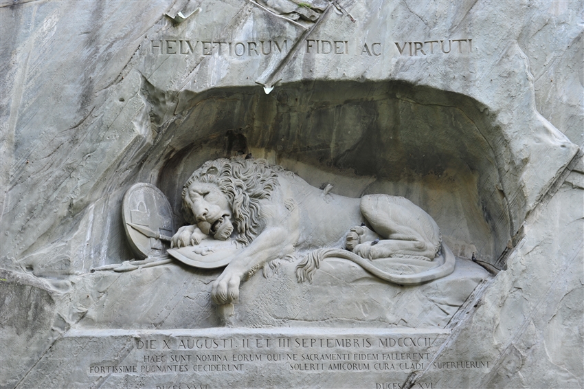 沉睡獅子紀念碑 Lion Monument